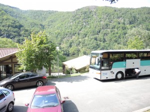le bus suisse à l'auberge de jeunesse des Echandes